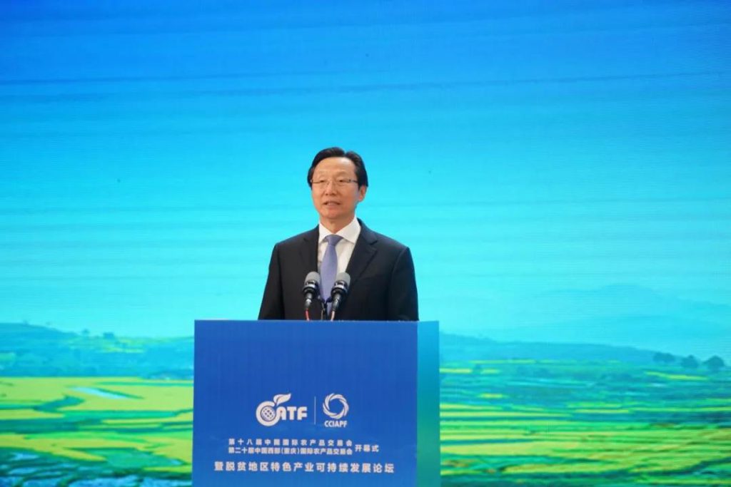 扬翔亮相第十八届中国国际农产品交易会，莫金枝董事长现场汇报产业扶贫工作