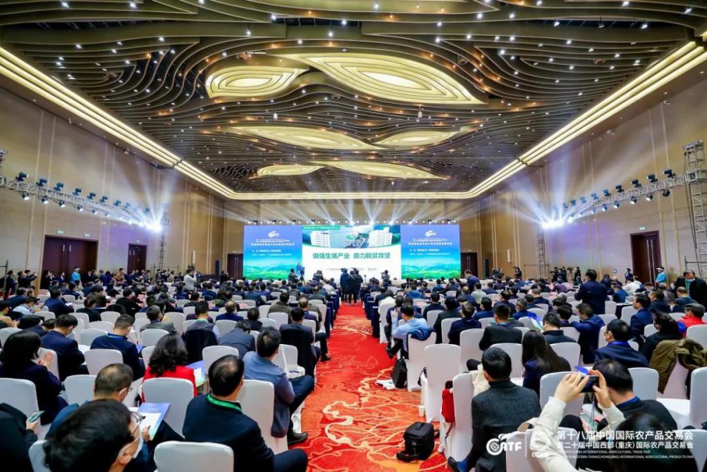 扬翔亮相第十八届中国国际农产品交易会，莫金枝董事长现场汇报产业扶贫工作