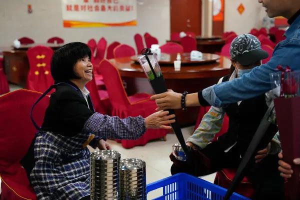 【动态】直击现场！扬翔的男神们给女神送节日惊喜啦