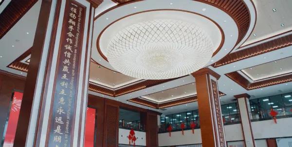 【动态】直击现场！扬翔的男神们给女神送节日惊喜啦