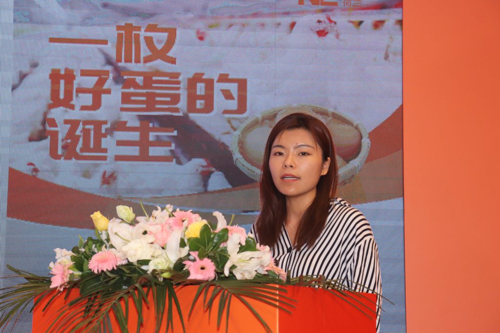 动物福利委员会张沛：应激会导致蛋中皮质酮的沉积量增加，因此母鸡的福利是关键！