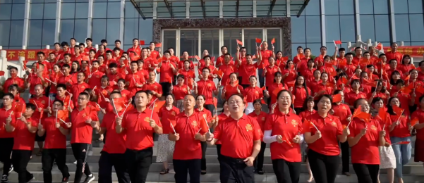 今日，也不止于今日，鲜红的党旗映照扬翔公司！