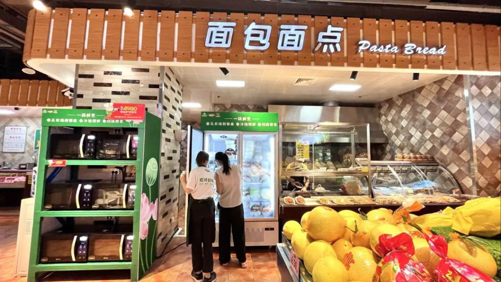 携手华隆搭建便利生活美食区，新食记刷爆假期朋友圈！