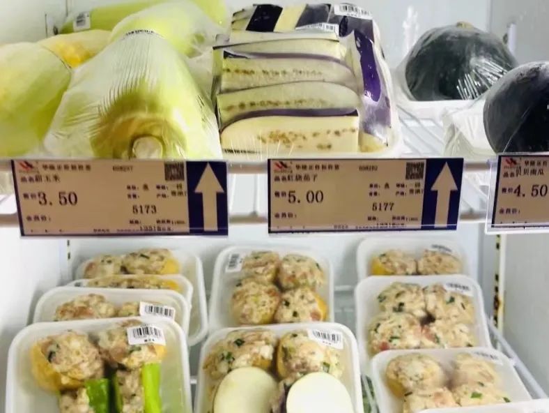 携手华隆搭建便利生活美食区，新食记刷爆假期朋友圈！