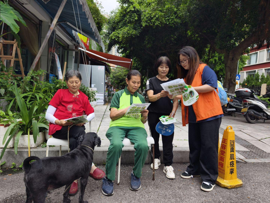 筑牢生态安全屏障 青春践行强国使命 ——成都农业科技职业学院创新开展外来入侵物种防治专项行动